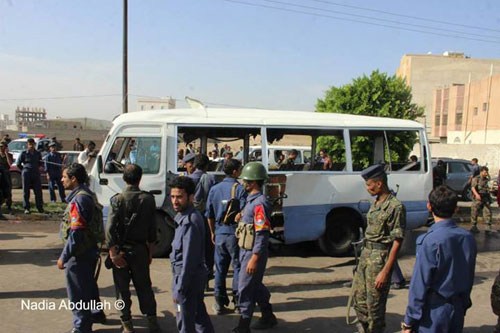 بالصور: تفجير إرهابي يستهدف حافلة للقوات الجوية في خط الستين-المطار بصنعاء