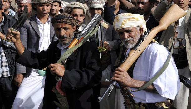 الحوثيون والمخلوع يتحسبون لمعركة الشمال: إعادة انتشار واعتقالات