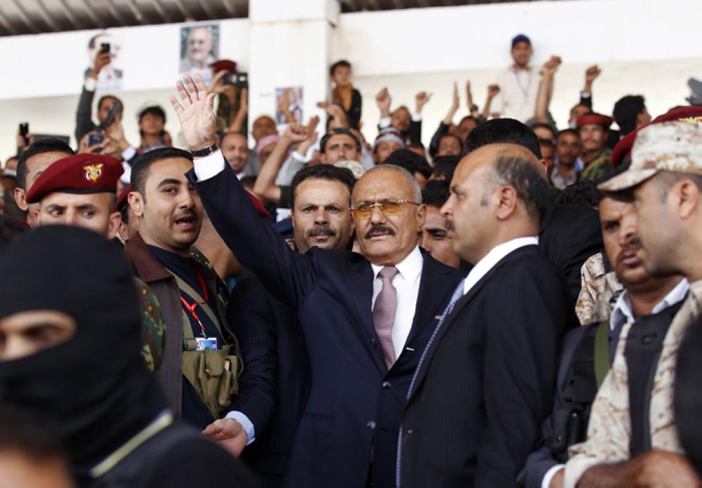 الصوفي يكشف كيف أخفى «الحوثيين» درع حامي الرصاص من منصة السبعين وتجاوز «صالح» للقناصات ووصوله للميدان