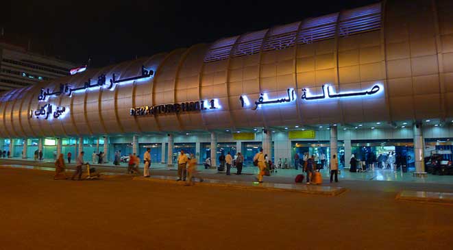 «يمنية» تهرب في دورة مياه مطار القاهرة