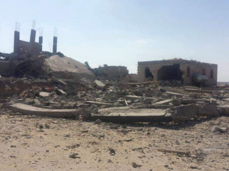 جريمة أخرى في إب .. مليشيا الحوثي تفجر 7 منازل بقرية واحدة وتتوعد بتفجير المزيد