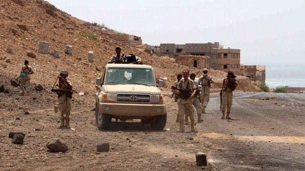قوات الجيش والمقاومة تتقدم غرب تعز والتحالف يواصل قصف مواقع مليشيات الحوثي