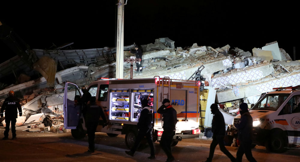 ارتفاع حصيلة ضحايا زلزال تركيا إلى 35 قتيلا و45 أُنقذوا من تحت الأنقاض