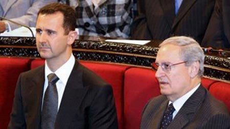 أول ظهور علني لنائب الرئيس السوري فاروق الشرع بعد اختفائه لأسابيع
