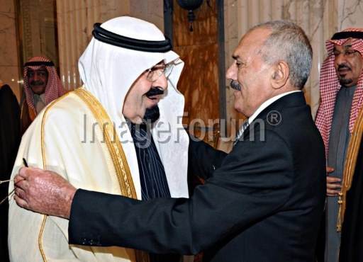الرئيس صالح مع الملك عبدالله في الرياض يوم توقيع المبادرة الخليج
