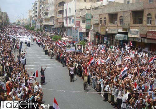 حشود يوم 26 سبتمبر في تعز اختفالاُ بذكرى الثورة اليمنية المجيدة