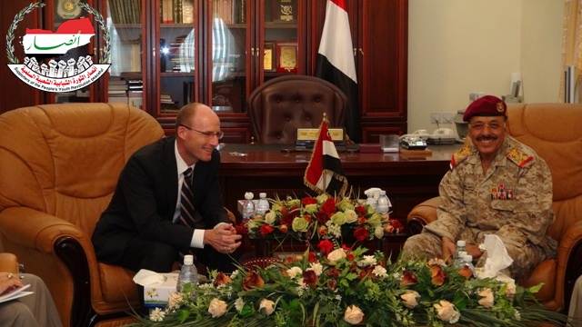 اللواء علي محسن يلتقي الملحق العسكري الأمريكي بسفارة واشطن بصنعاء