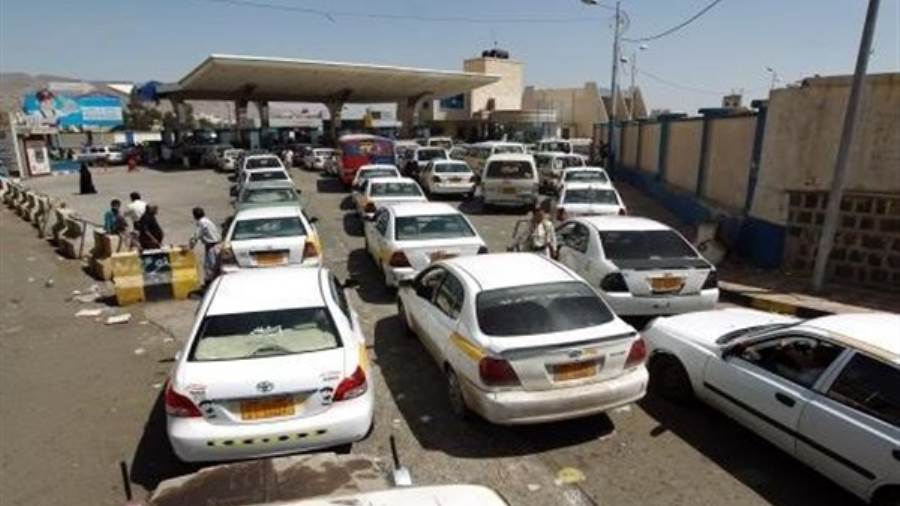 الحوثيون يقرون تسعيرة رسمية لمادة البنزين