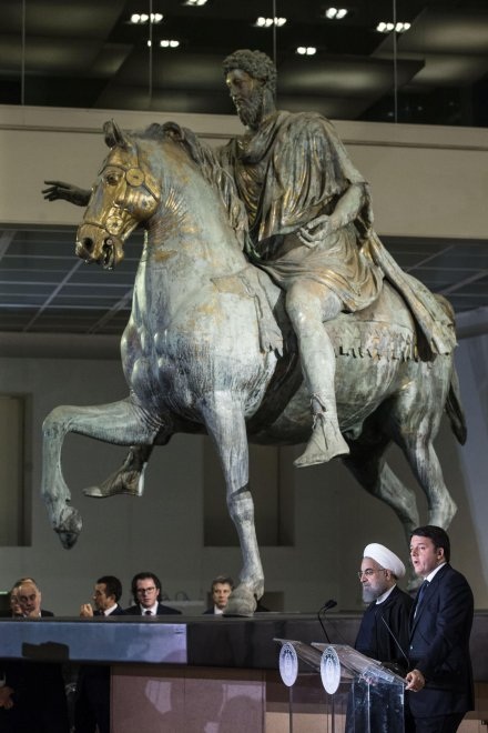 إيطاليا غطت التماثيل الرومانية العارية خلال زيارة روحاني (صور)