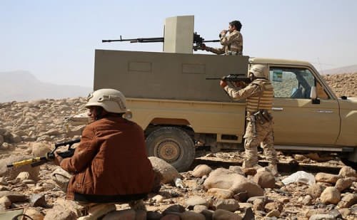 الجيش الوطني يعلن سيطرة قواته على سلسلة جبلية استراتيجية قرب الحدود مع السعودية