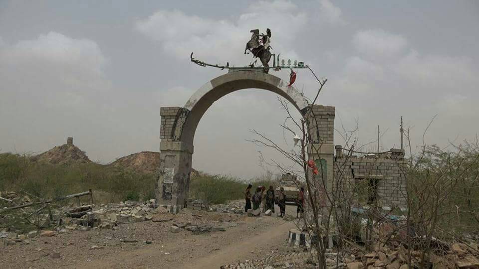 بالصور.. الجيش والمقاومة يسيطران على أكبر قاعدة عسكرية جنوب غرب اليمن وتتقدم نحو مفرق المخا