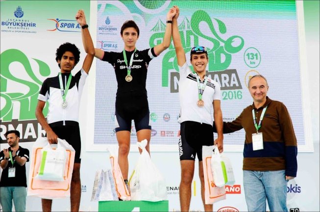 الشاب اليمني «أواب» يحصل على المركز الثاني في سباق الدراجات الهوائية بإسطنبول