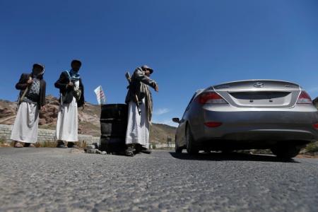 رويترز : مقتل عشرة مدنيين مع دخول الحوثيين معقلا للقاعدة باليمن