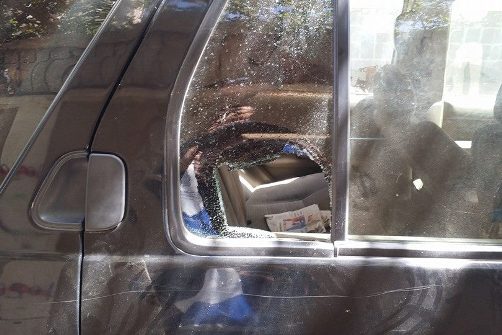 مجهولون يقومون بـ تهشيم زجاج سيارة مراسل الجزيرة في صنعاء حمدي البكاري