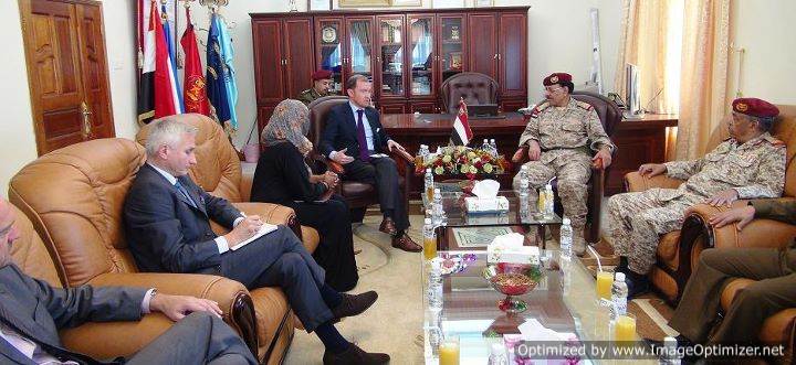 اللواء علي محسن يلتقي سفيري الاتحاد الأوروبي وفرنسا ويطالب بدعم تنفيذ المبادرة الخليجية