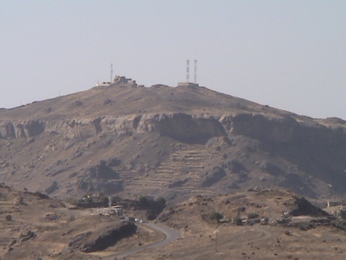 توتر في الحيمة الخارجية على طريق صنعاء الحديدة بين قوات الجيش وقطاع طرق
