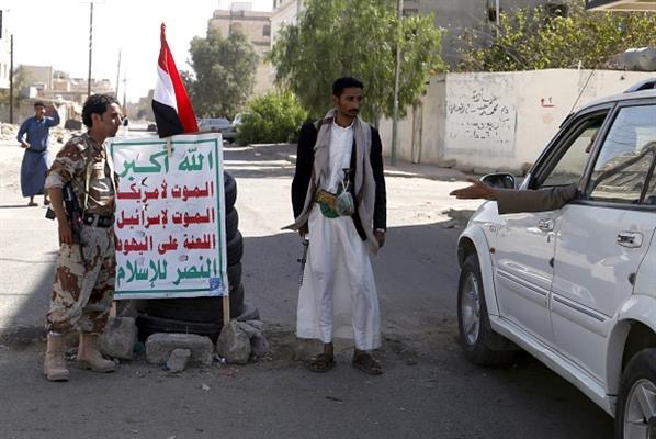 قائد نقطة لمليشيا الحوثي في حجة يفرغ 30 رصاصة على جسد مواطن