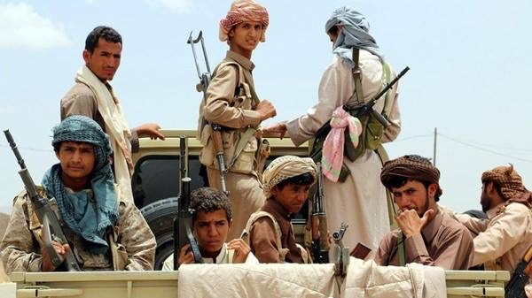 مليشيا الحوثي تحتجز قادة عسكريين موالين للمخلوع