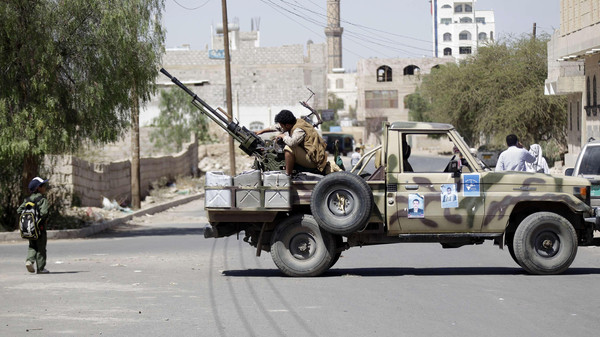 خبراء: عدم سحب مسلحي الحوثي انقلاب على الدولة