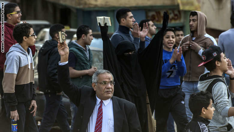 بالصور.. اشتباكات بين أنصار مرسي وقوات الأمن في جمعة \