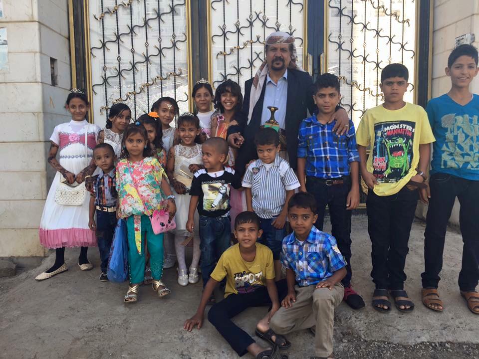 «عميد المفسبكين اليمنيين» في معتقلات الحوثي منذ أكثر من شهرين و20 من ابنائه يعيشون دون عائل