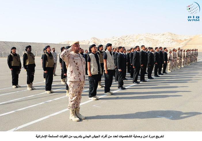 بالصور: نجل هادي ورئيس عمليات الجيش الإماراتي يشهدان حفل تخريج دفعات جديدة من الجيش اليمني
