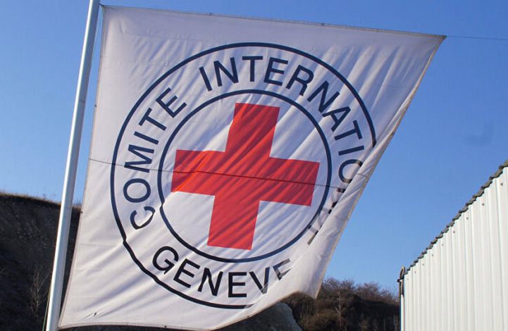 الصليب الأحمر يحث الحكومة والحوثيين على تجنب إلحاق الضرر بالمدنيين