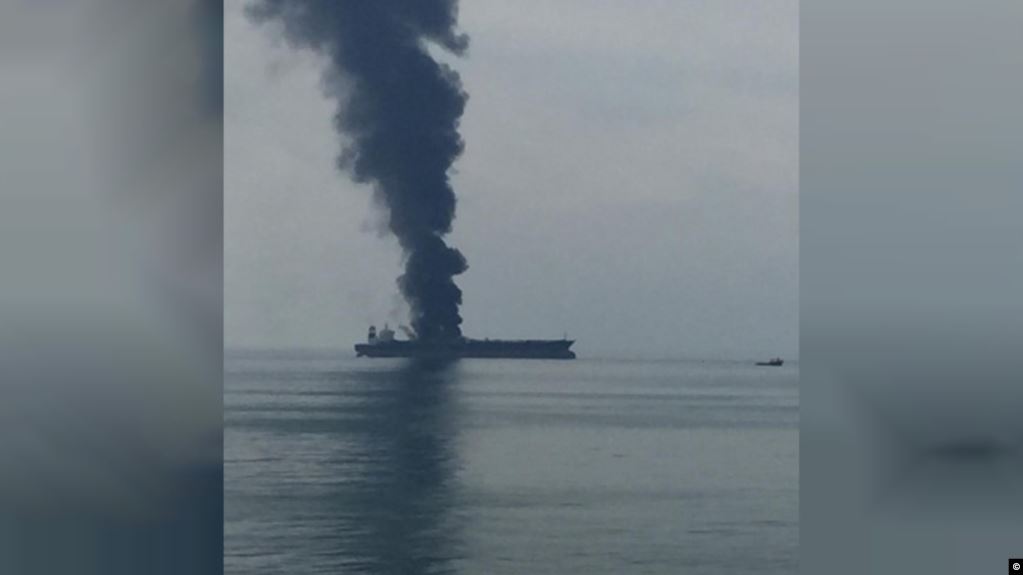 الإمارات تكشف سبب الحريق في سفينة قبالة سواحلها