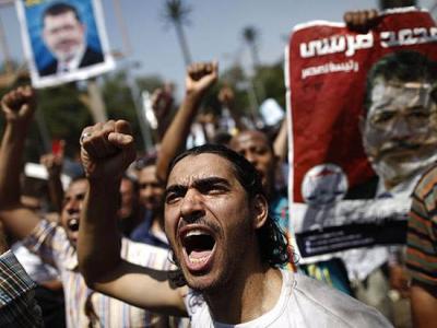 الصحف البريطانية : في مصر ..الفقراء يؤيدون مرسي والأغنياء يدعمون الجنرال السيسي