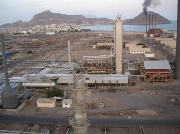 الحكومة تشكل لجنة للتحقيق في واقعة اختفاء 30 ألف طن من المشتقات النفطية في عدن ..تفاصيل