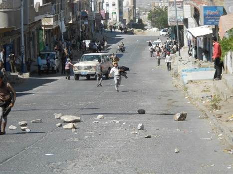 اشتباكات عنيفة بين أنصار الإصلاح وجماعة الحوثي بتعز
