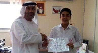 طالب يمني يحصد المركز الأول في مسابقة بيئية بالإمارات