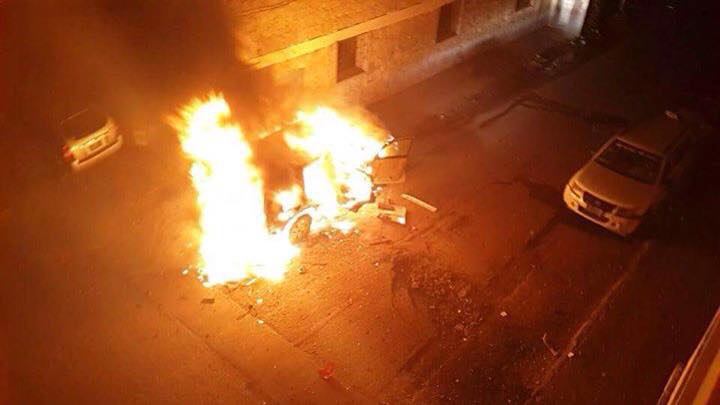 انفجار سيارة مفخخة يقودها انتحاري بالقرب من حاجز أمني شمال عدن