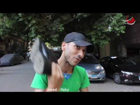 مصر.. قيادي بحركة «تمرد» يضرب نفسه بالحذاء ندمًا على دعم السيسي (فيديو)
