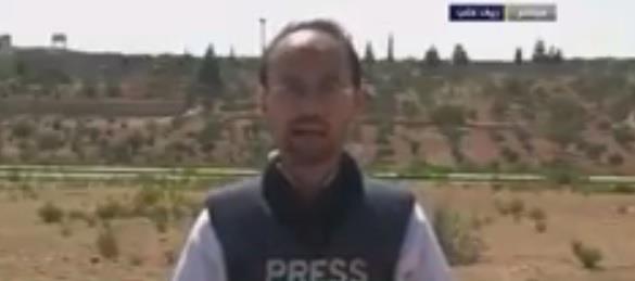 بالفيديو.. مراسل قناة فضائية يجهش بالبكاء حزناً على الوضع الإنساني لـ 300 ألف شخص في ريف حلب