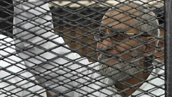 مصر: الحكم على مرشد الإخوان بالسجن المؤبد