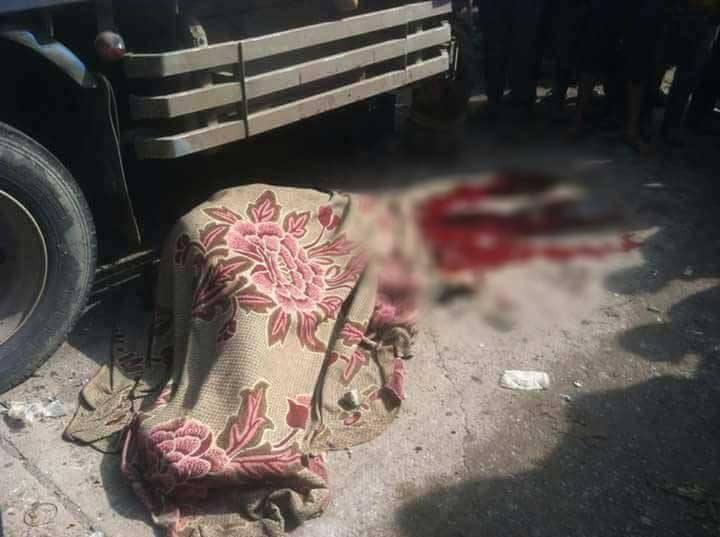 بالصور.. قتيل ومصاب بانفجار وسط مدينة إب