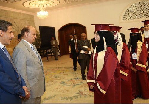 بالصور.. الرئيس هادي يستقبل أوائل الثانوية العامة على مستوى الجمهورية