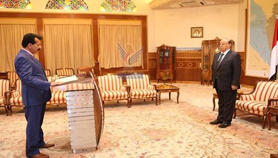 محافظ الجوف يؤدي اليمين الدستورية أمام الرئيس هادي 