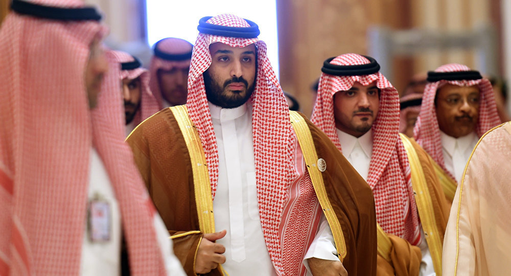 الأمير متعب بن عبدالله يستقبل ولي العهد السعودي بعد إطلاق سراحه (فيديو)