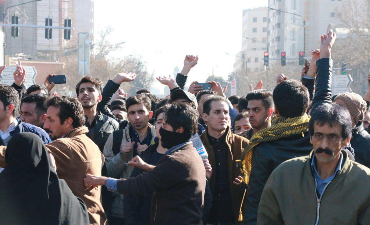 مظاهرات حاشدة ضد النظام في إيران.. وأمريكا تطالب العالم بدعمها