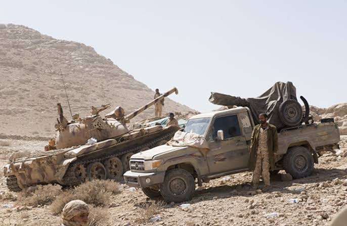 مصادر عسكرية: مقتل وإصابة وأسر العشرات من مسلحي الحوثي في معارك نهم