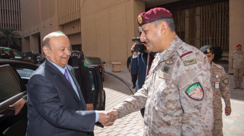 الرئيس هادي وقائد التحالف قبيل الاجتماع الذي عقد في الرياض (الشر