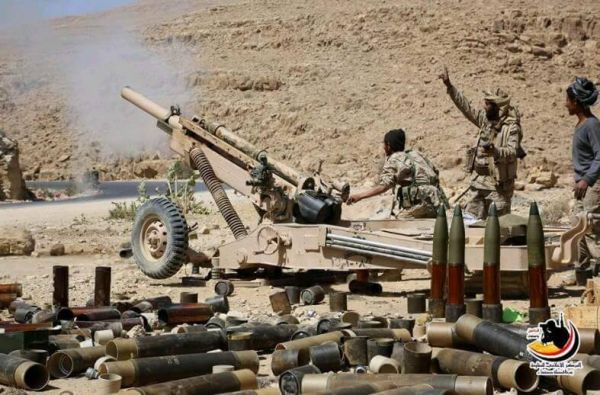 قذائف الجيش والمقاومة تستهدف مواقع مليشيا الحوثي بمديرية أرحب شم