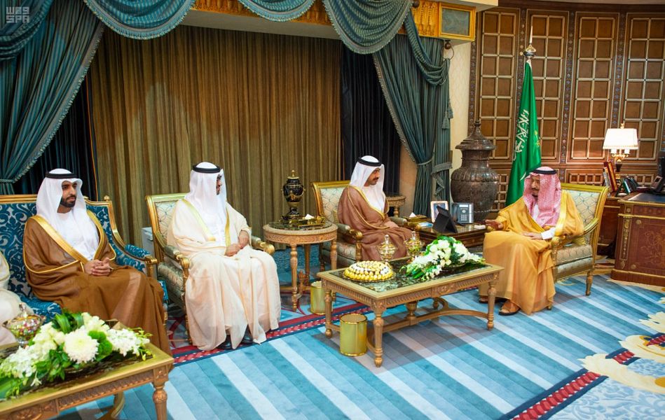 قبيل ساعات من توقيع اتفاق الرياض.. الملك سلمان يلتقي عبدالله بن زايد