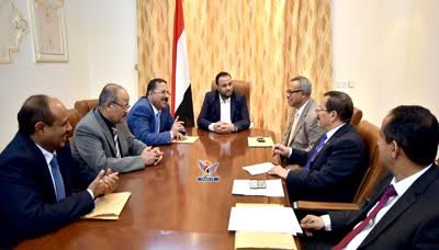 حكومة ورئاسة الانقلابيين توافقا على أي مبادرة دولية شريطة إرجاع البنك المركزي إلى صنعاء